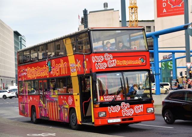 Comment explorer Toulouse comme un pro grâce à son bus touristique ?
