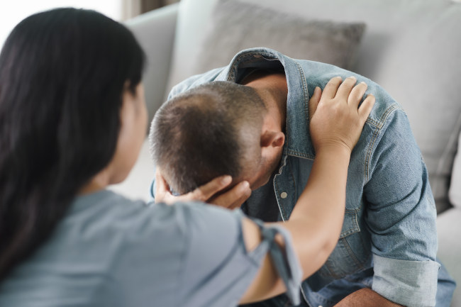 Comment réconforter une personne en deuil : textes et paroles qui apaisent ?